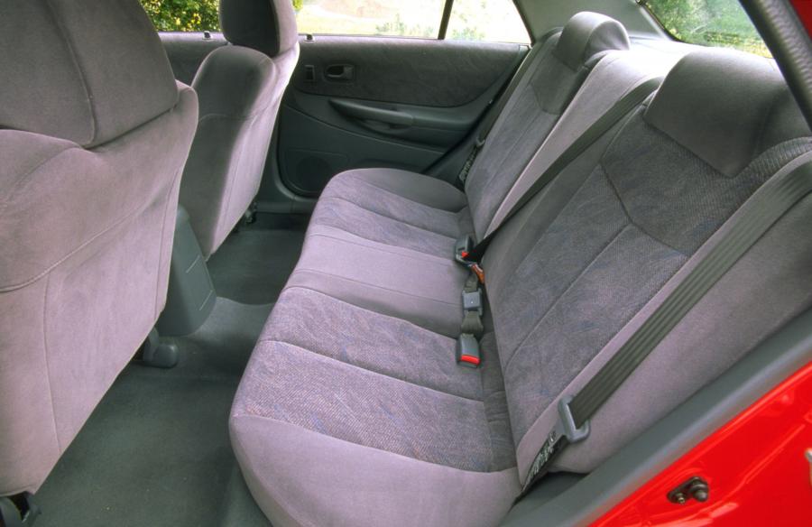  Mazda Protege 1999 года  (фото 3 из 7)